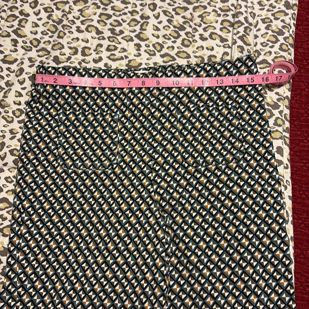 Geometric Patterned Cropped Pants - Picture 7 of 8